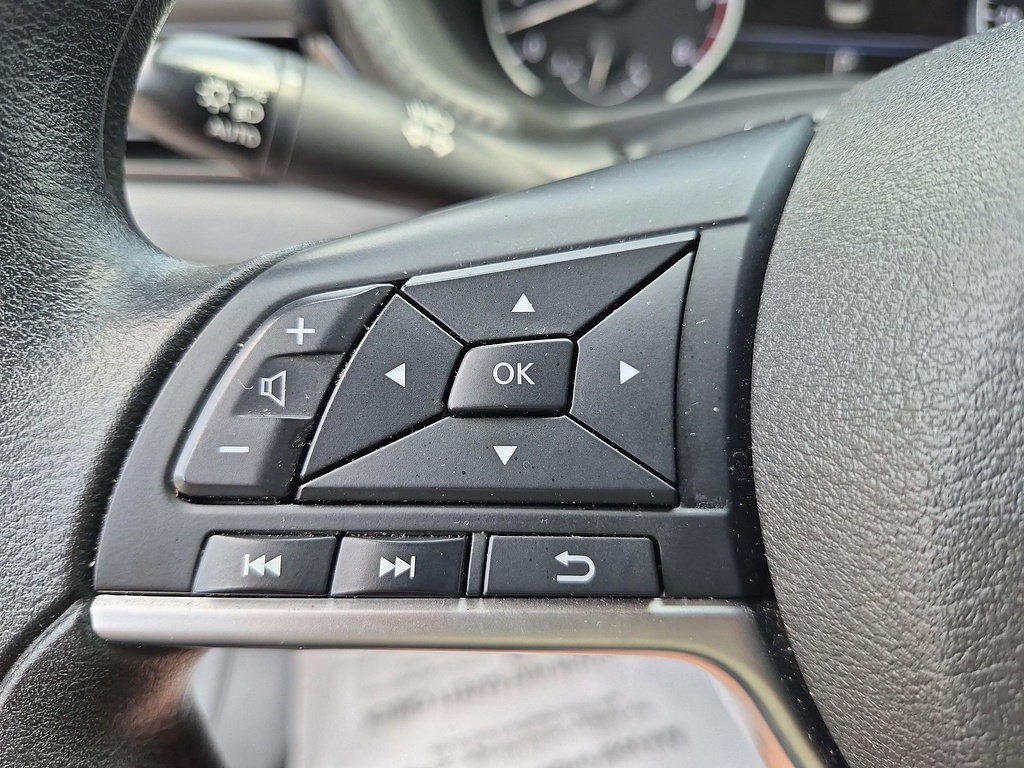 Used 2025 Nissan Sentra SV FWD image 17