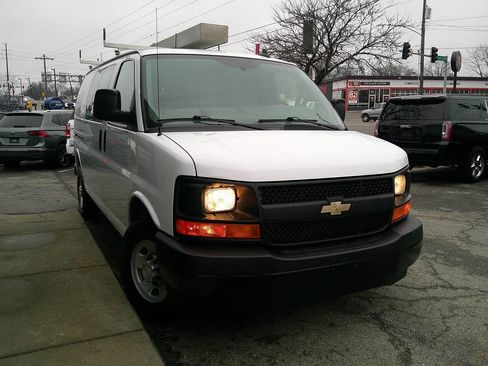 Used 2017 Chevrolet Express 2500 image 4