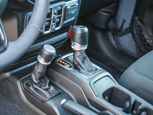 Used 2023 Jeep Wrangler Unlimited AWD/4WD image 19