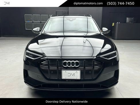 Used 2021 Audi e-tron Prestige image 12