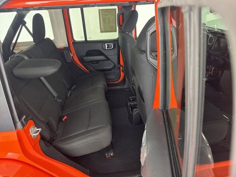 Used 2018 Jeep Wrangler Unlimited Sahara image 11