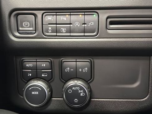 Used 2022 Chevrolet Suburban RST w/ Luxury Package AWD/4WD image 34