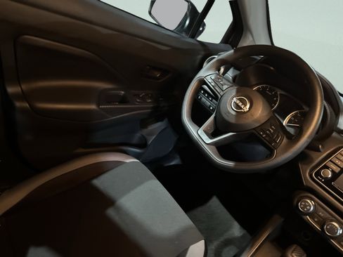 Used 2025 Nissan Versa S image 17