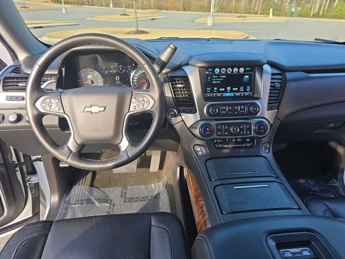 Used 2017 Chevrolet Suburban Premier image 22
