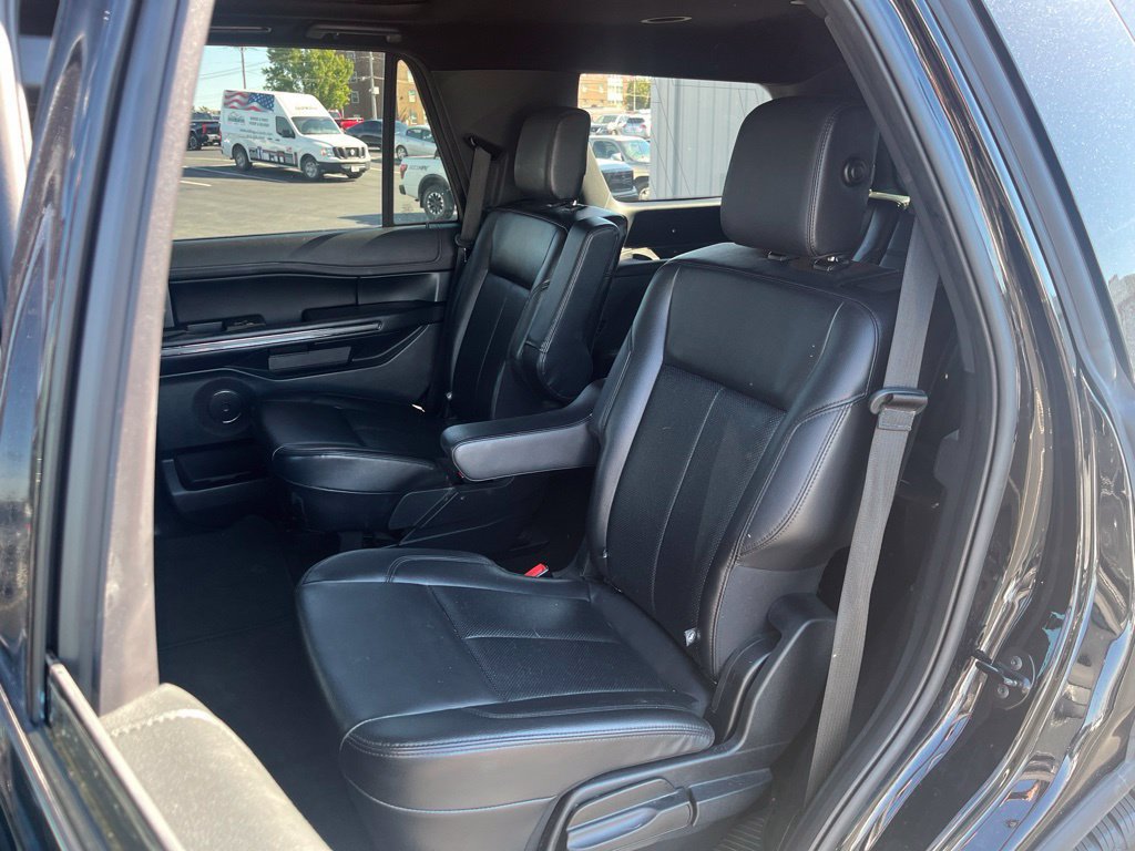 Used 2020 Ford Expedition XLT w/ Equipment Group 202A AWD/4WD image 21