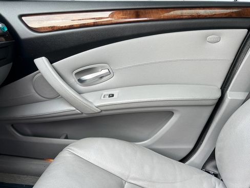 Used 2010 BMW 528i xDrive Sedan image 15