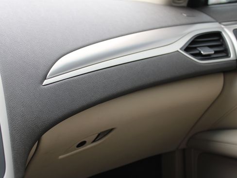 Used 2020 Lincoln MKZ image 17