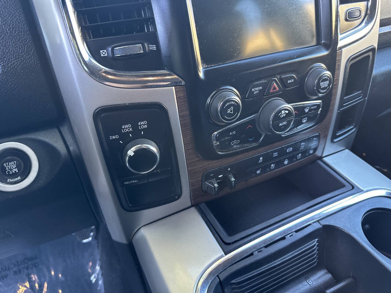 Used 2016 RAM 3500 Laramie w/ Convenience Group AWD/4WD image 18