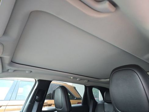 Used 2022 Jeep Cherokee Limited AWD/4WD image 11