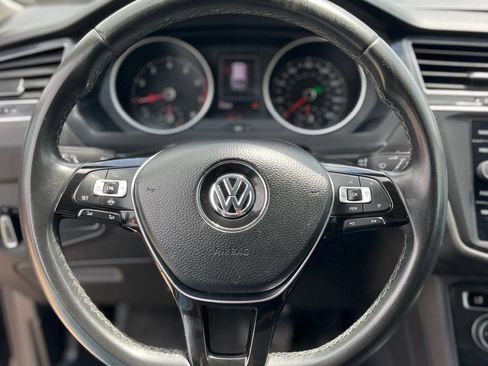 Used 2020 Volkswagen Tiguan SE FWD image 16