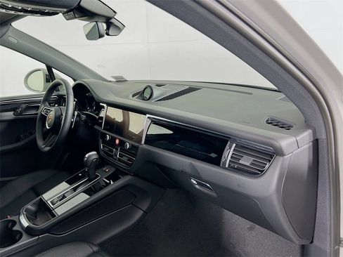 New 2026 Porsche Macan image 31