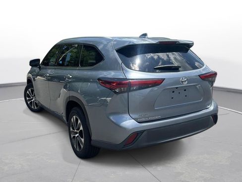 Used 2022 Toyota Highlander XLE FWD image 8