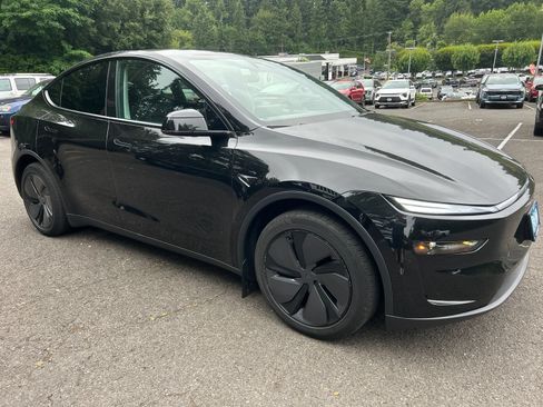 Used 2026 Tesla Model Y Long Range AWD/4WD image 6