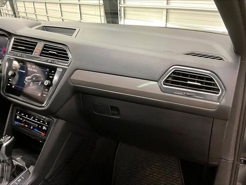 Used 2022 Volkswagen Tiguan SE R-Line image 18