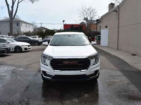 Used 2024 GMC Terrain SLE AWD/4WD image 2