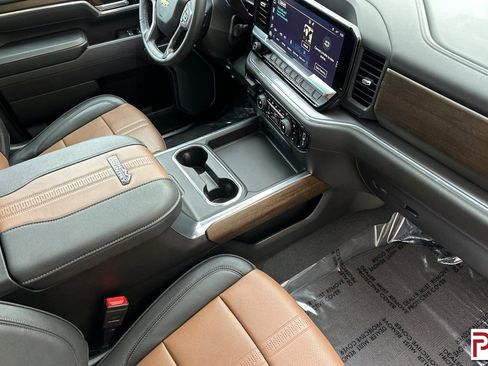 Certified 2025 Chevrolet Silverado 3500 High Country w/ Technology Package image 17