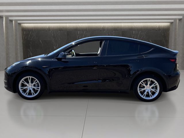 Used 2022 Tesla Model Y Long Range AWD/4WD image 2