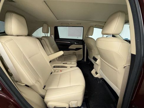 Used 2018 Toyota Highlander Limited Platinum AWD/4WD image 17