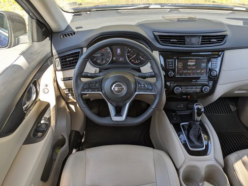 Used 2019 Nissan Rogue SL w/ Premium Package image 15