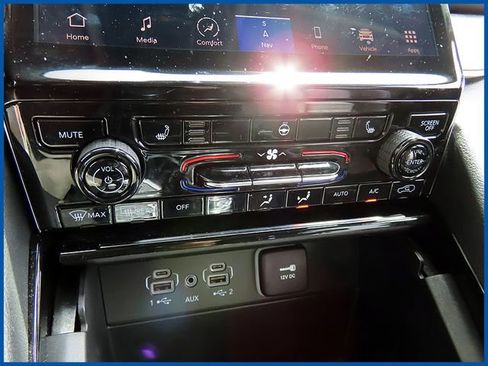 Certified 2023 Jeep Grand Cherokee Limited AWD/4WD image 16