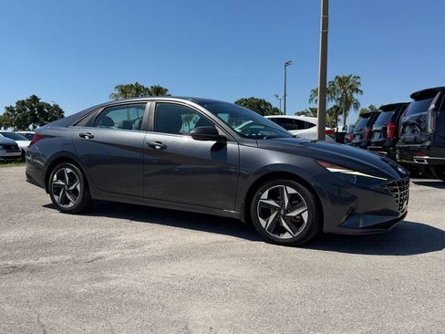 Used 2022 Hyundai Elantra SEL w/ Convenience + Premium Package FWD image 2