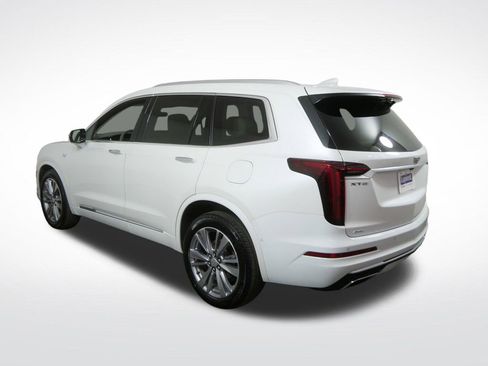 Used 2024 Cadillac XT6 Premium Luxury w/ Technology Package AWD/4WD image 7