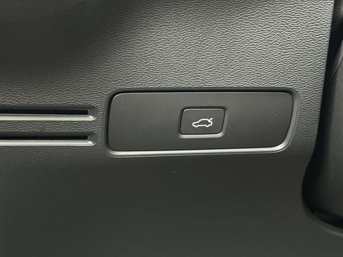 Used 2023 Volvo XC40 Recharge Ultimate w/ Protection Package Premier image 31