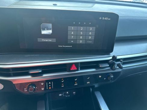 Used 2025 Kia Sorento LX FWD image 14