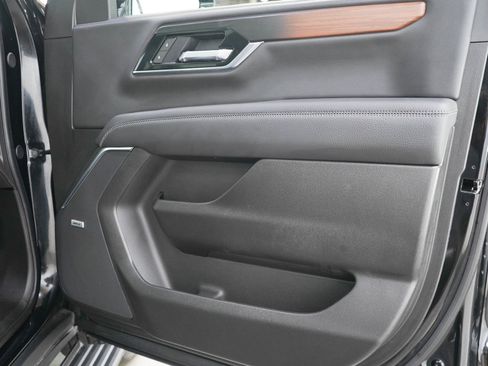 Used 2025 GMC Yukon XL Denali w/ Sun & Power Step Package AWD/4WD image 9
