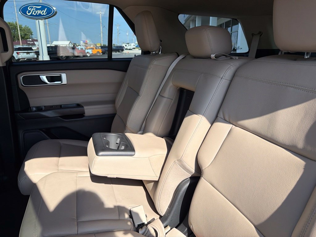 Used 2020 Ford Explorer XLT w/ Equipment Group 202A AWD/4WD image 39