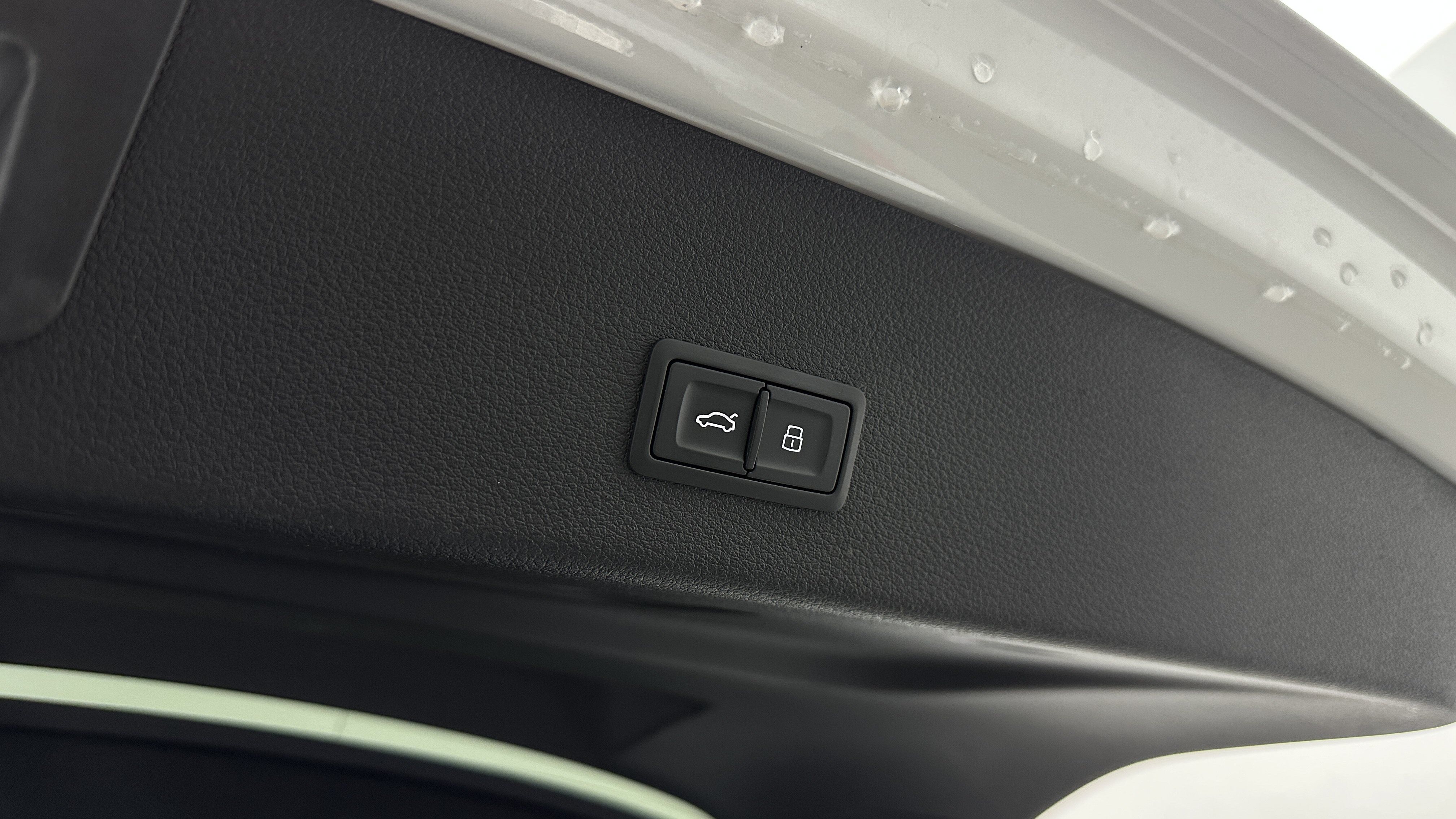 Used 2021 Audi e-tron Premium AWD/4WD image 33