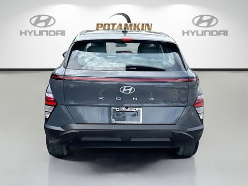 Certified 2024 Hyundai Kona SE image 6