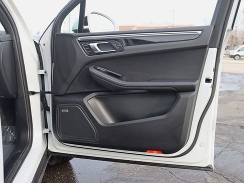 Used 2018 Porsche Macan Sport Edition image 32