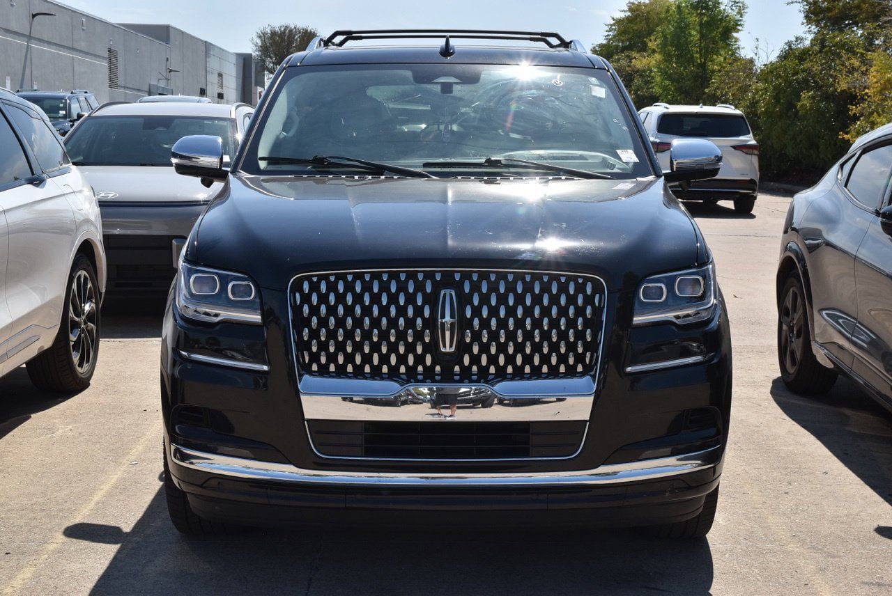 Used 2022 Lincoln Navigator Black Label AWD/4WD image 3