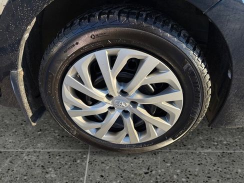 Used 2017 Toyota Corolla LE image 10