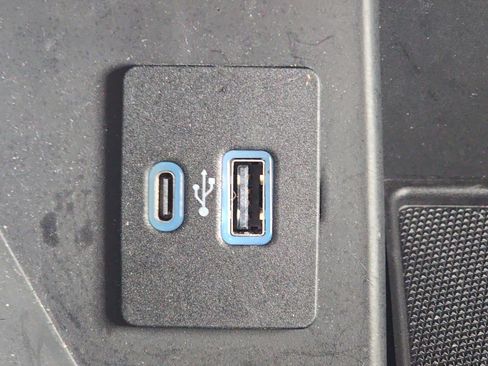 Used 2022 Ford F150 Lariat image 21