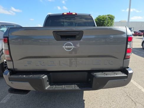 Used 2025 Nissan Frontier SV RWD image 4