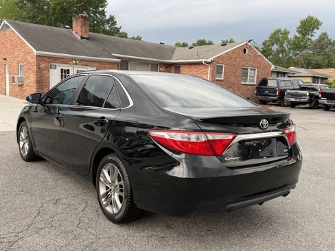 Used 2017 Toyota Camry SE FWD image 8
