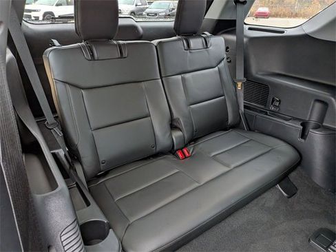 Used 2022 Ford Explorer XLT w/ Equipment Group 202A image 28