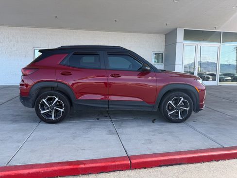 Used 2021 Chevrolet TrailBlazer RS w/ Sun and Liftgate Package image 2
