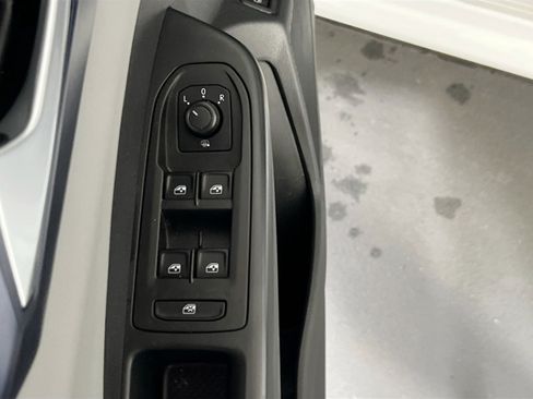 Used 2022 Volkswagen Taos SE image 17