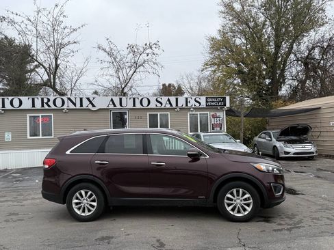 Used 2016 Kia Sorento LX w/ LX Convenience Package image 6