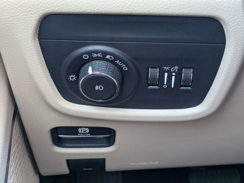 Used 2021 Jeep Grand Cherokee L Limited RWD image 23