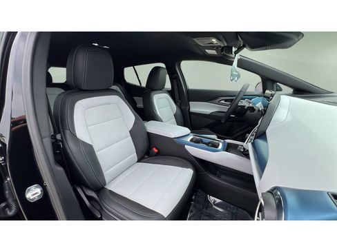 Certified 2025 Chevrolet Equinox EV LT FWD image 32