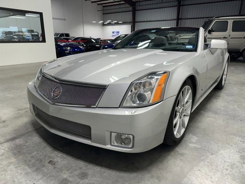 Used 2006 Cadillac XLR V image 13