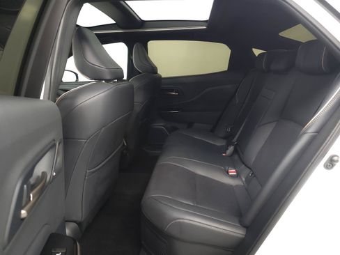 Certified 2025 Toyota Crown AWD/4WD image 5