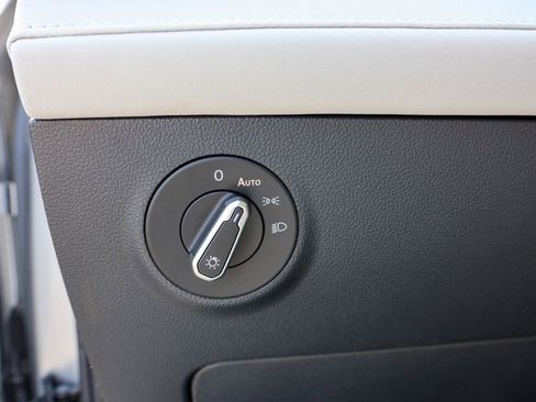 New 2025 Volkswagen Taos SE image 23