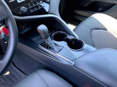 Used 2020 Toyota Camry LE FWD image 16
