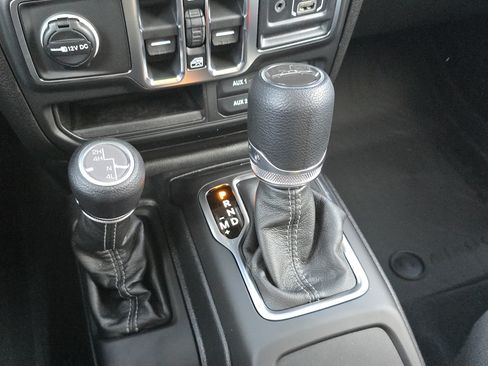 New 2026 Jeep Gladiator Sport AWD/4WD image 32