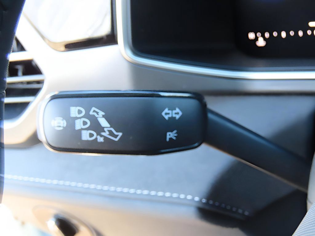 New 2025 Volkswagen Taos SE AWD/4WD image 25